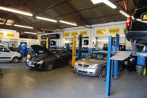 Our Glasgow Renault diagnositc and service centre. Maintenance and safety checks are provided with each diagnostic test.